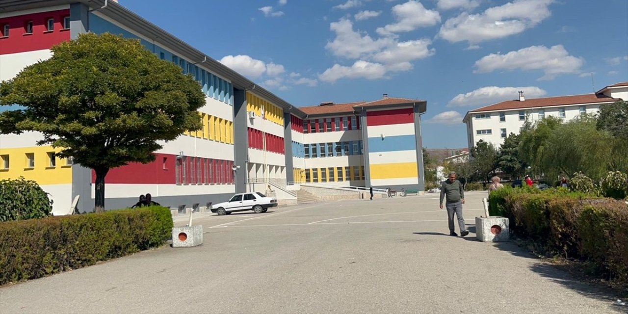 Müdüre okulun bahçesinde saldırı