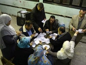 Mısır'da 'evet'çiler önde gidiyor