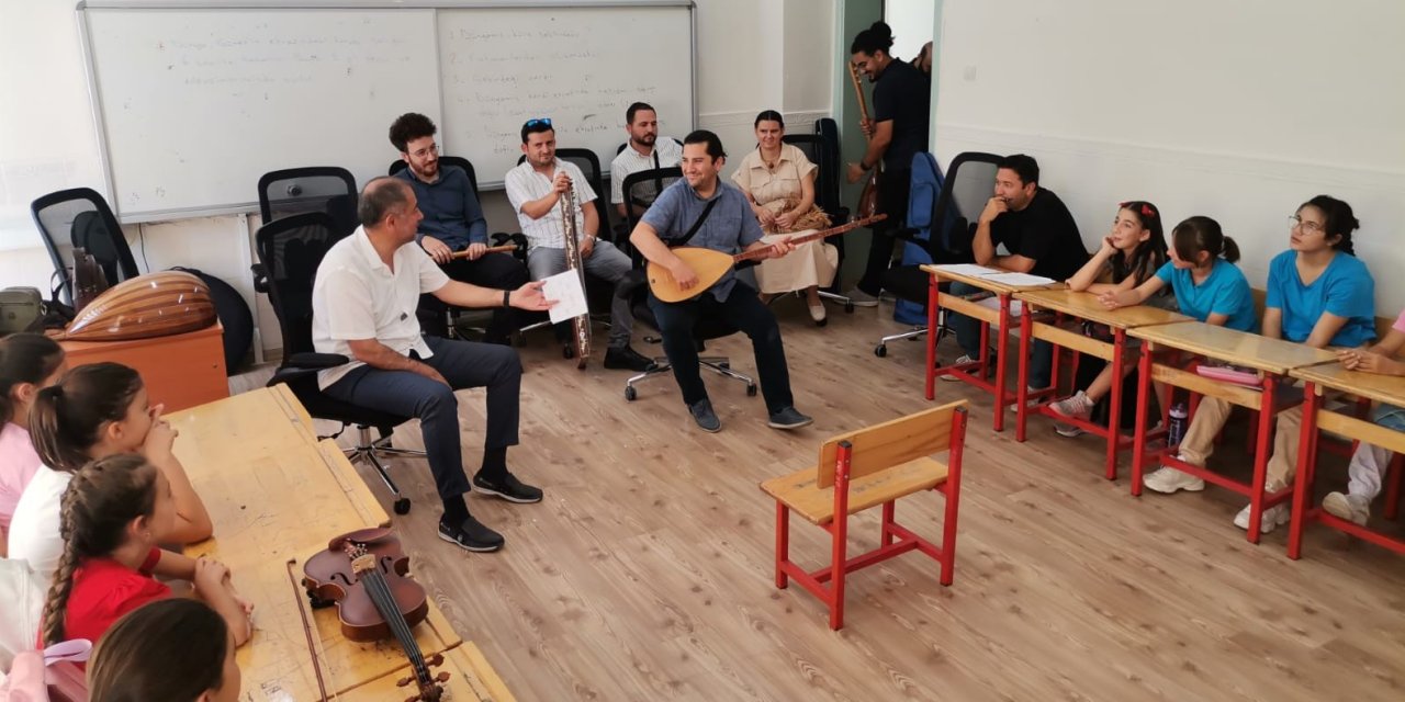 NEÜ'den genç sanatçılara ziyaret