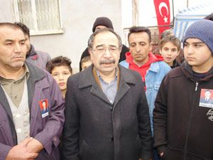 Ereğli şehidine ağlıyor