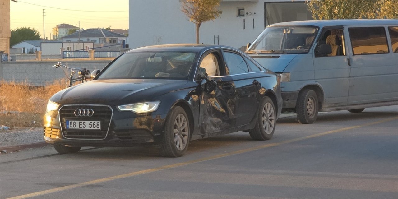 Motosiklet ile otomobil çarpıştı, 1 kişi yaralandı