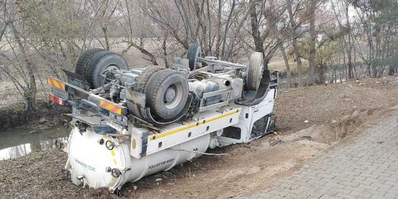 Vidanjör devrildi, sürücü yaşamını yitirdi