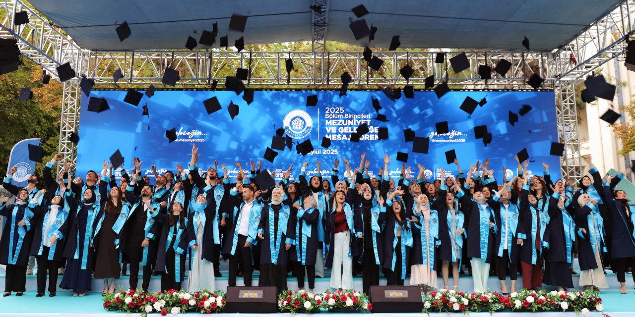NEÜ'den bölüm birincilerine özel mezuniyet