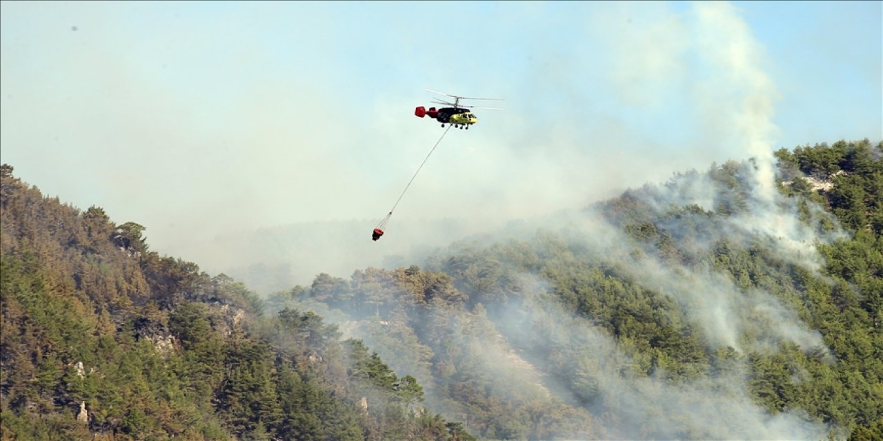 Antalya ve Muğla'daki orman yangınlarına müdahale sürüyor
