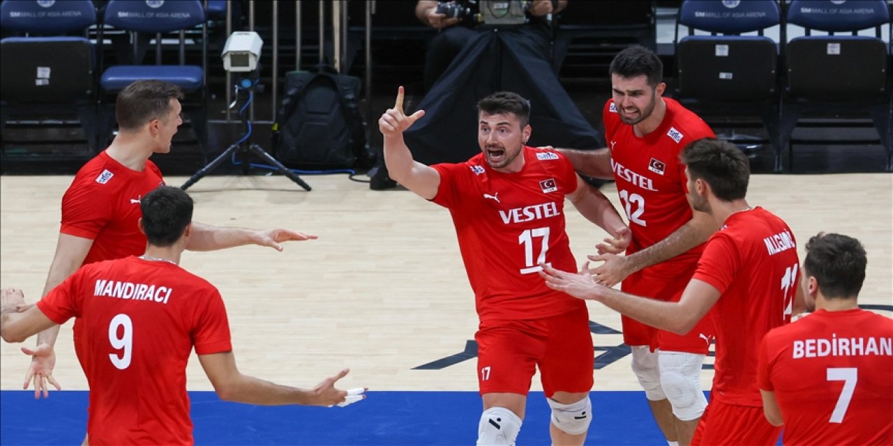 A Milli Erkek Voleybol Takımı, Hollanda'yı 3-1 yenerek tarihinde ilk kez çeyrek finale yükseldi