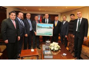 Matso, Çavuşoğlu'na Manavgat Şelalesi'nin Tablosu Hediye Etti