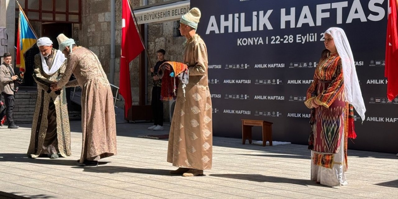 Konya'da Ahilik Haftası'nda 'şet kuşandılar'