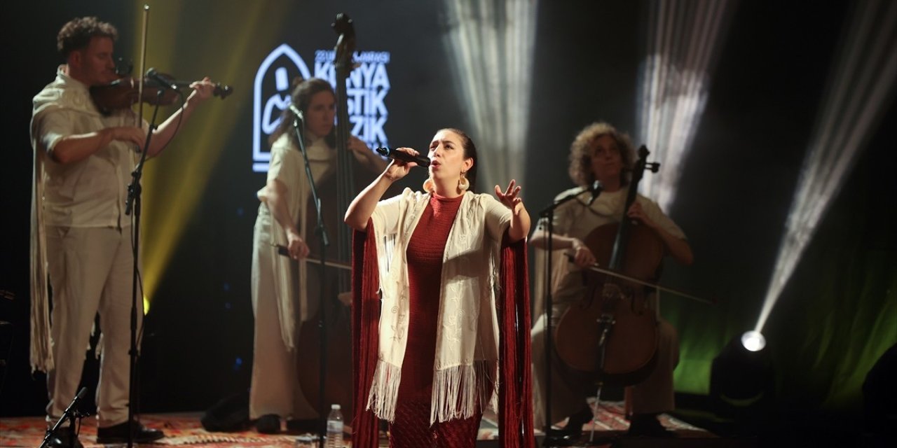 Konya'da Rebeca Roger Cruz sahne aldı