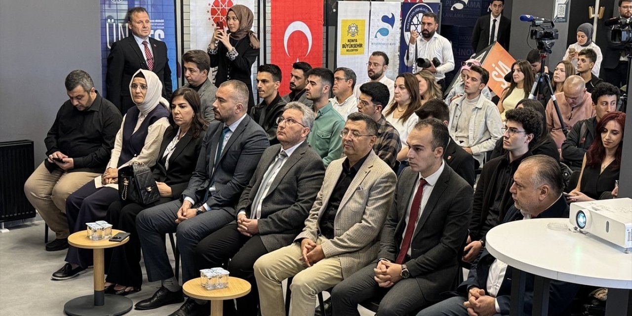 Konya'da 'Dezenformasyonla Mücadele' paneli yapıldı