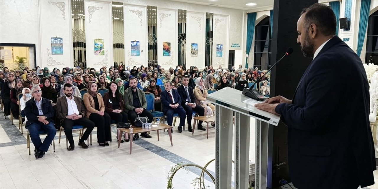 'Peygamberimiz ve Aile Ahlakı' anlatıldı