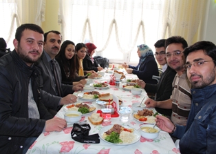 Özel Gençlik’ten basına yemek
