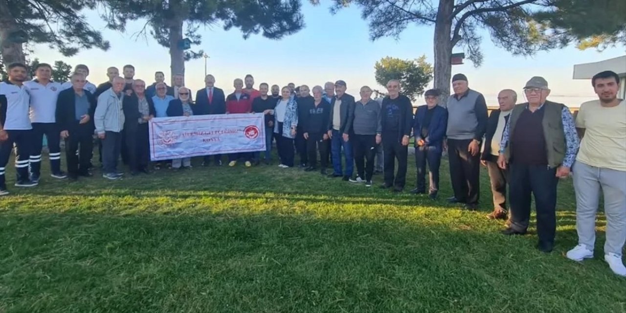 Konya'da huzurevi sakinlerinden kamp keyfi