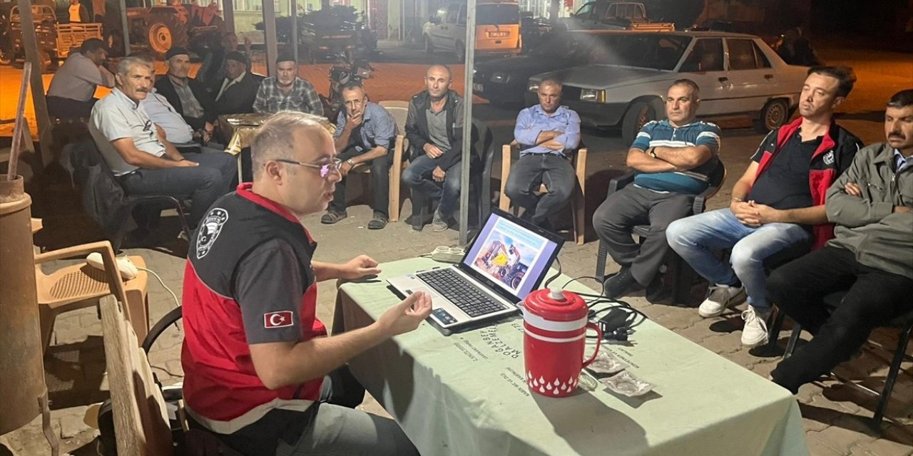 Kahvehaneler çiftçilere eğitim yuvası oldu