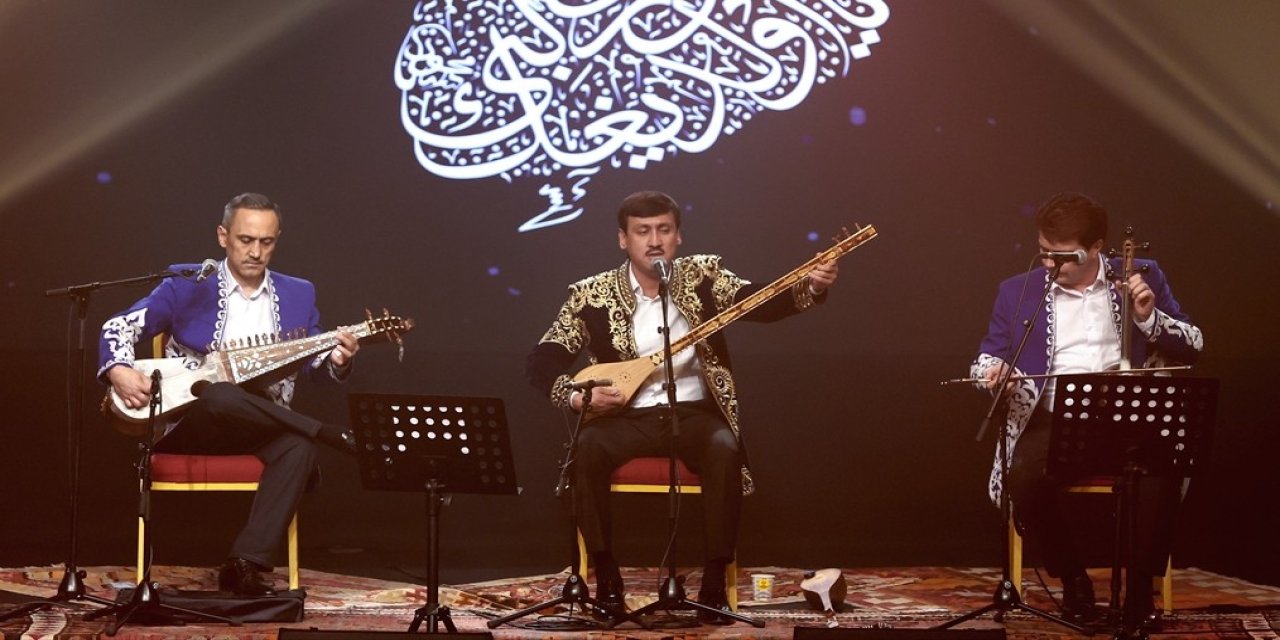 Tacikistanlı müzisyenler festivalde sahne aldı
