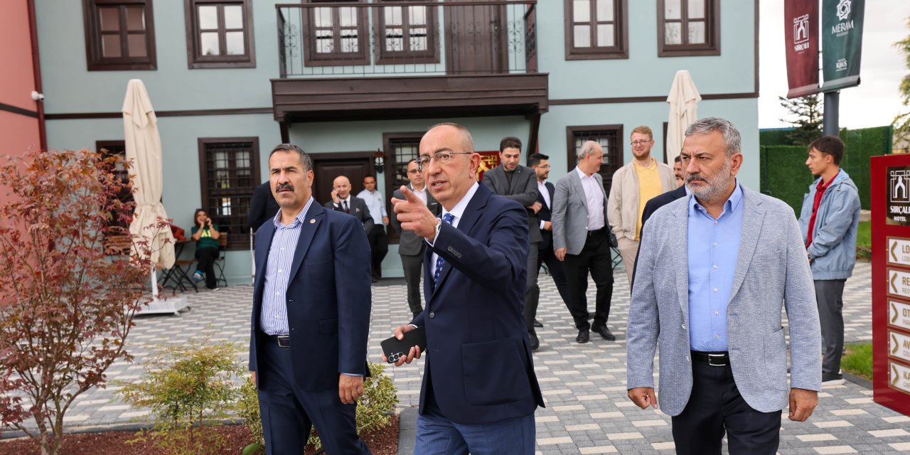 Kavuş, Yaman'a Meram'daki yatırımları inceledi