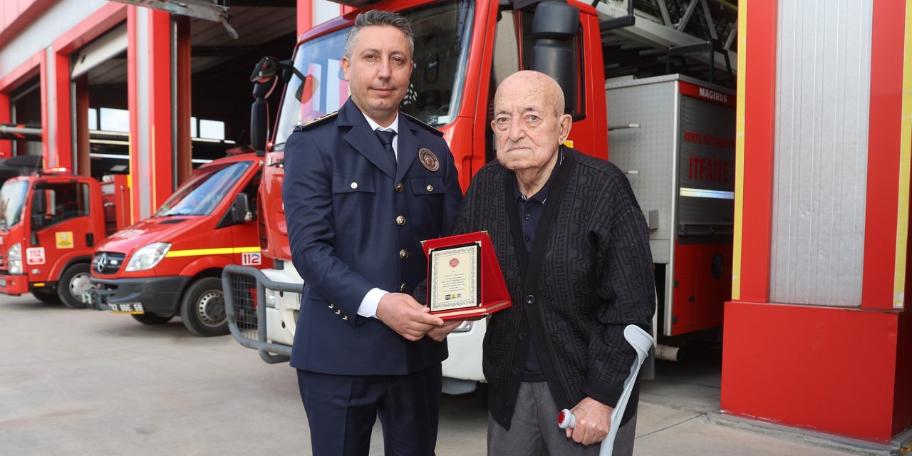 Konya'da emektar itfaiye müdürüne plaket