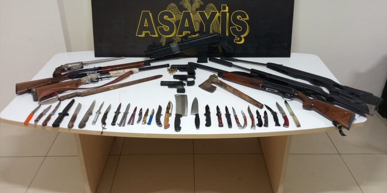 Farklı suçlardan aranan 52 kişi yakalandı