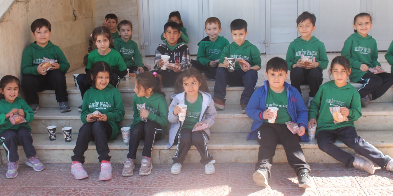 Cansuyu'ndan 30 okulda 15 bin tebessüm