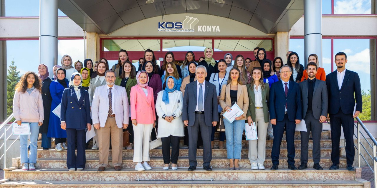 Üretken Kadınlar Akademisi'nde sertifika sevinci