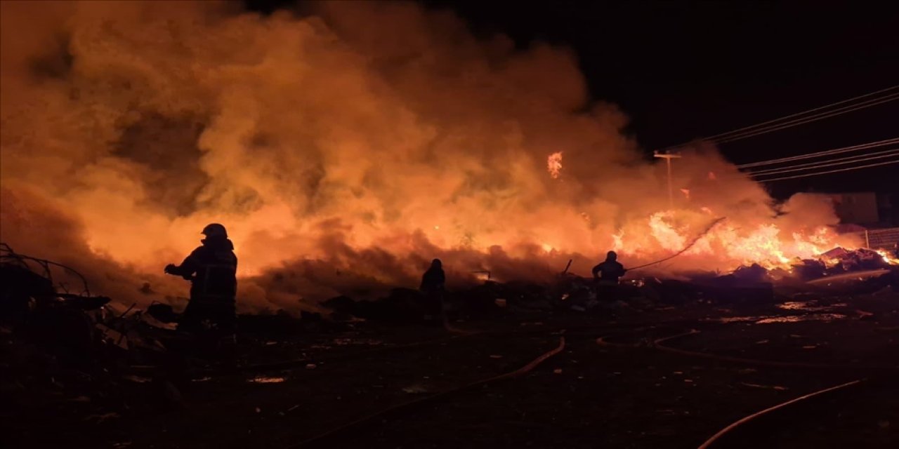 Tekirdağ'da atık toplama merkezinde çıkan yangın kontrol altına alındı