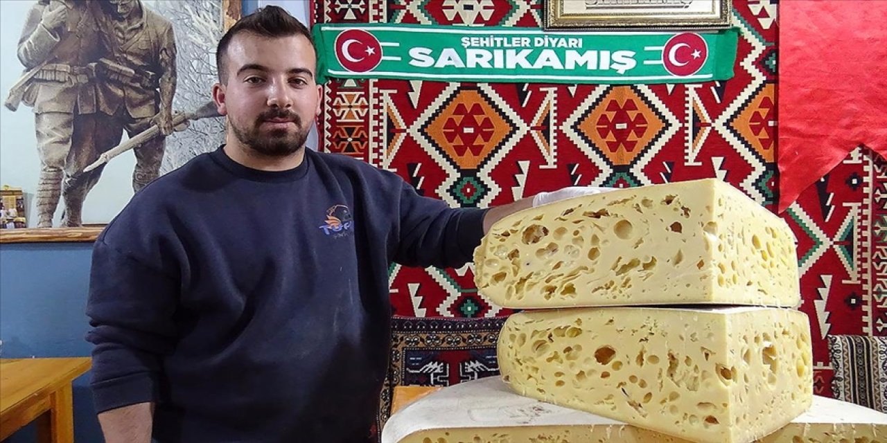 Tescilli gravyer peyniri tezgahta