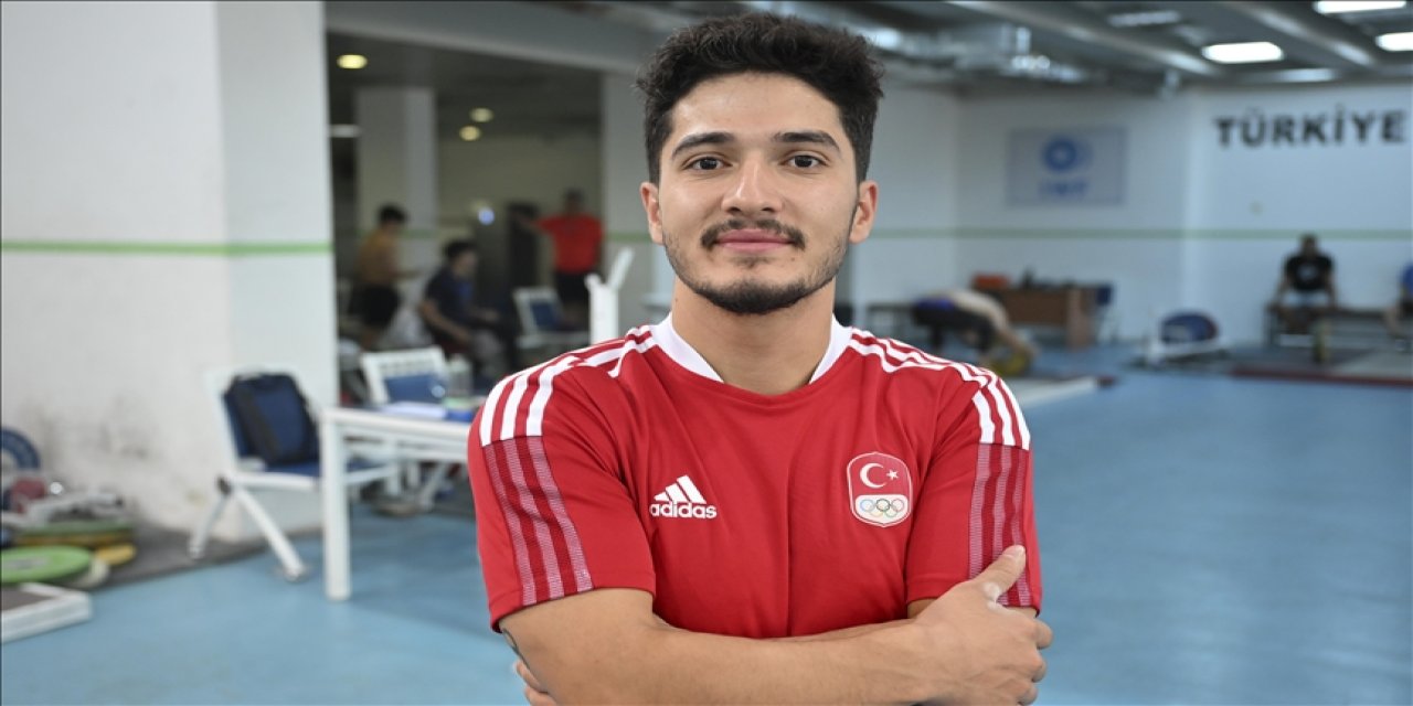 Milli halterci  rekor kırarak dünya şampiyonu oldu