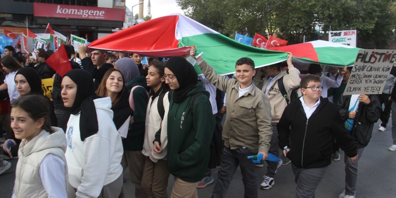 Öğrencilerden İsrail'e protesto