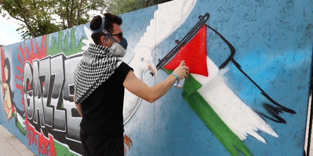 Gönüllü grafiti sanatçıları 'Gazze' için çizdi
