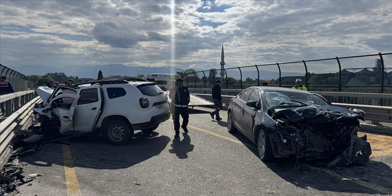 Sakarya'da trafik kazasında 2 jandarma personeli şehit oldu