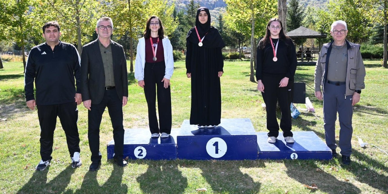 Üniversitelilerden renkli uyum etkinliği