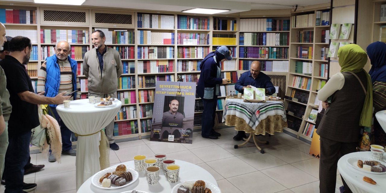 Seyfettin Huca yeni kitabını imzaladı