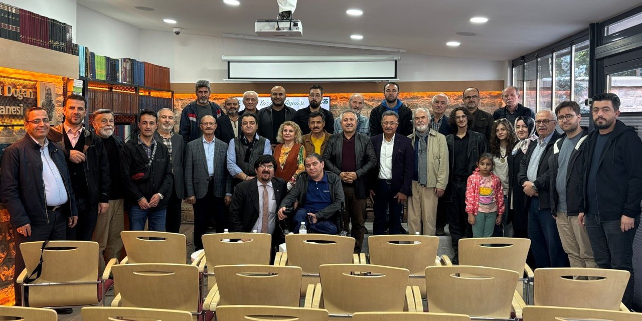 TYB'de 'Yazarın Aynası' sürüyor