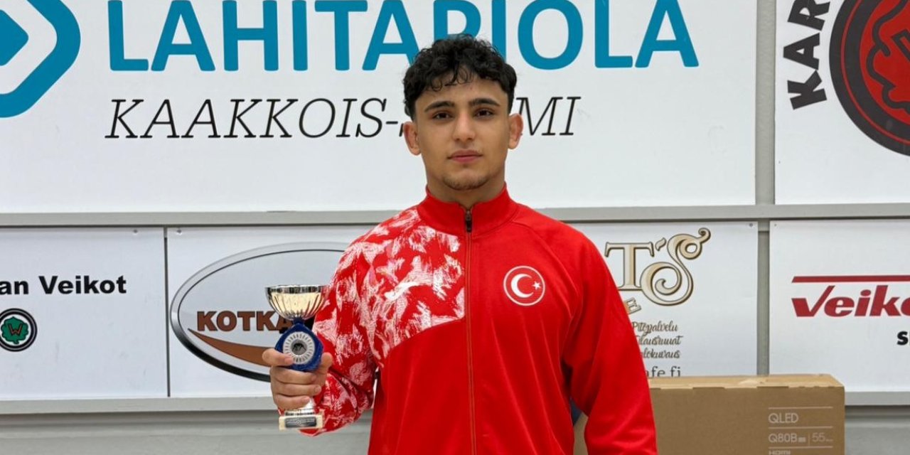 Büyükşehir’de güreşte çifte madalya sevinci