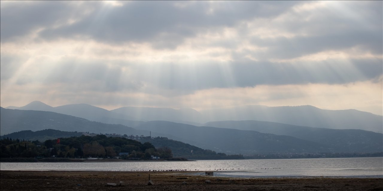 Sapanca Gölü'nde su seviyesi yağışlara rağmen düşük