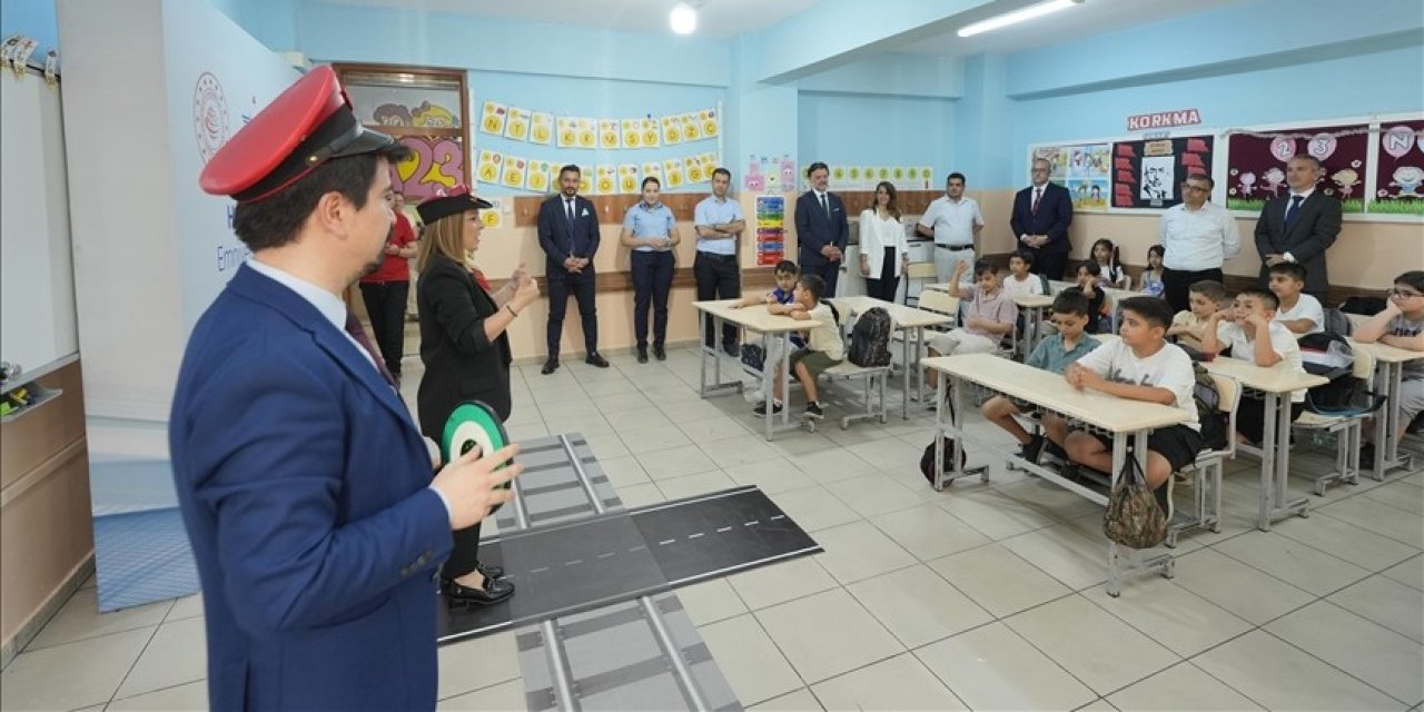 Çocuklara hemzemin geçit eğitimi