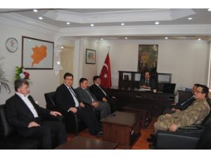 Vali Kalkan, Yüksekova'da Vatandaşlarla Bir Araya Geldi