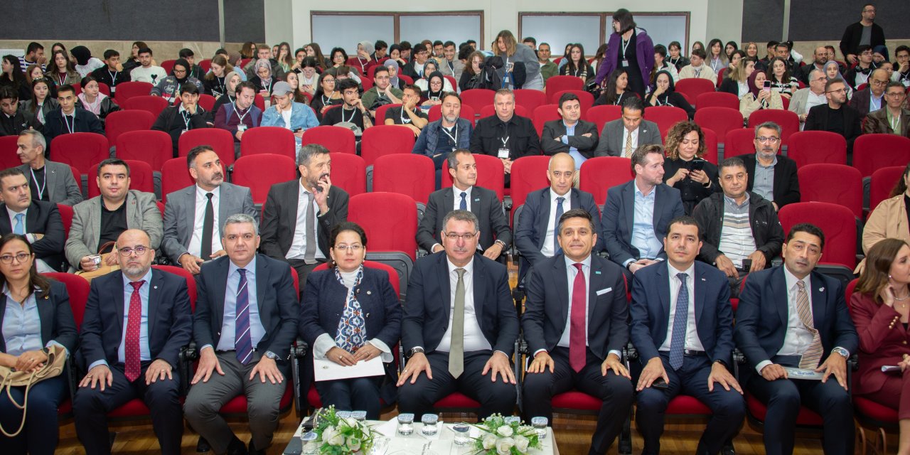 Ayakkabı sektörünün geleceği panelde tartışıldı