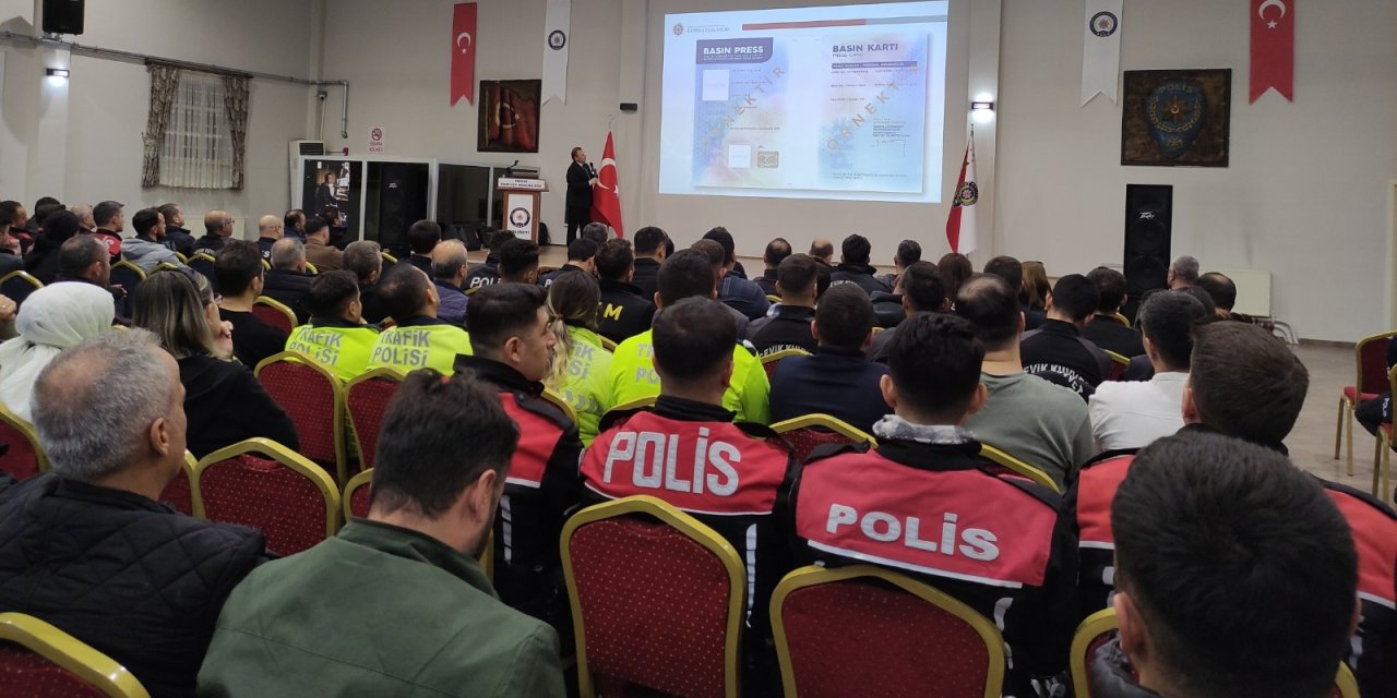 Konya’da polisler 'Basın Kartı' hakkında bilgilendirildi