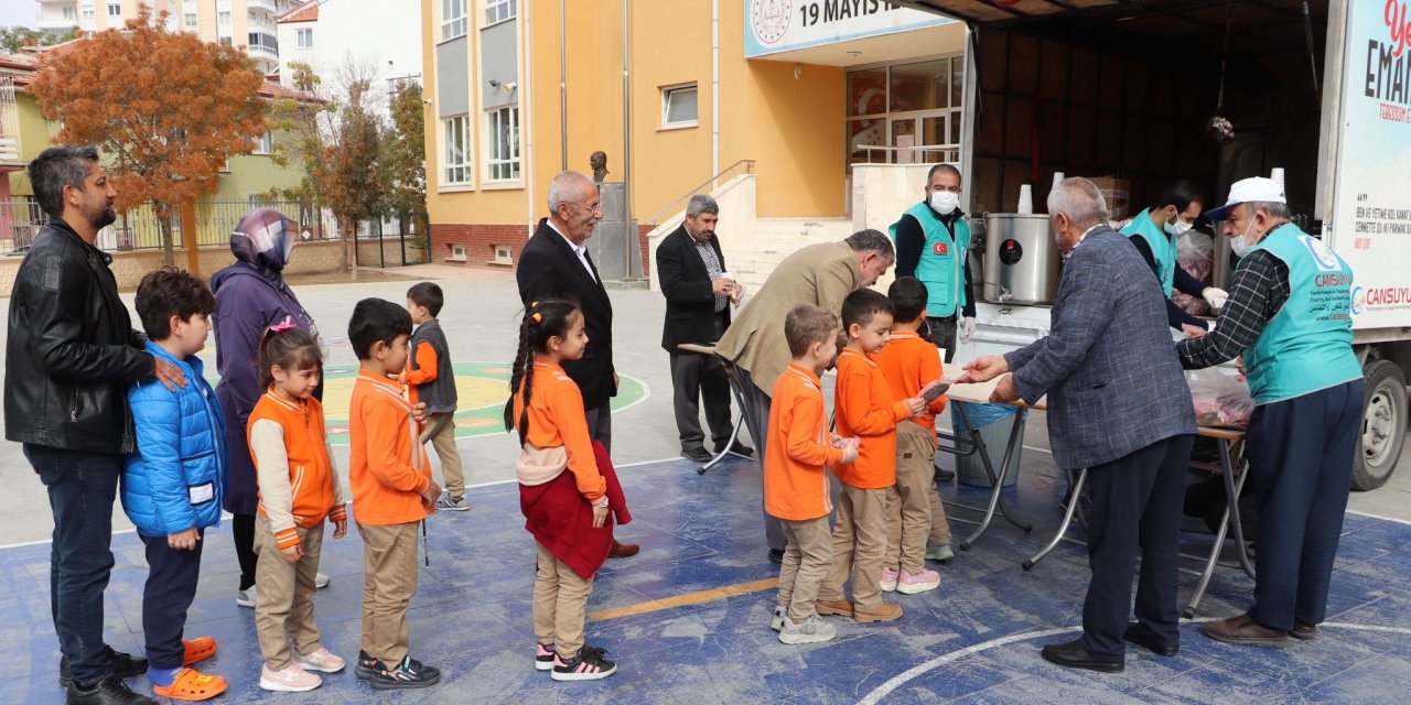 Cansuyu'ndan öğrencilere çorba ikramı
