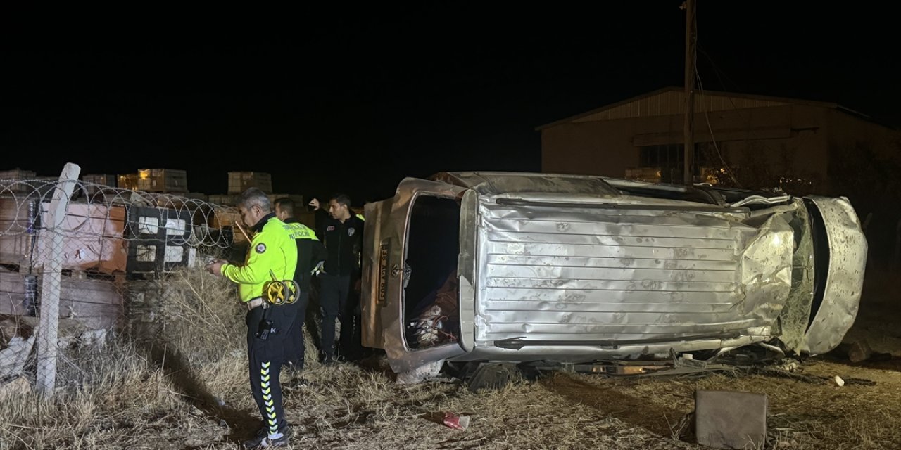 Karaman'da panelvan devrildi, 7 kişi yaralandı