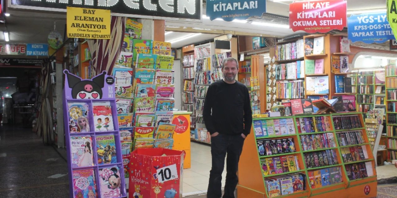 Kitapların arasında 30 yıllık anı biriktirdi