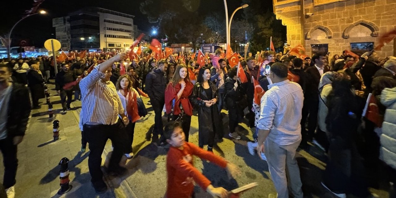 Cumhuriyet Bayramı'nda fener alayı coşkusu