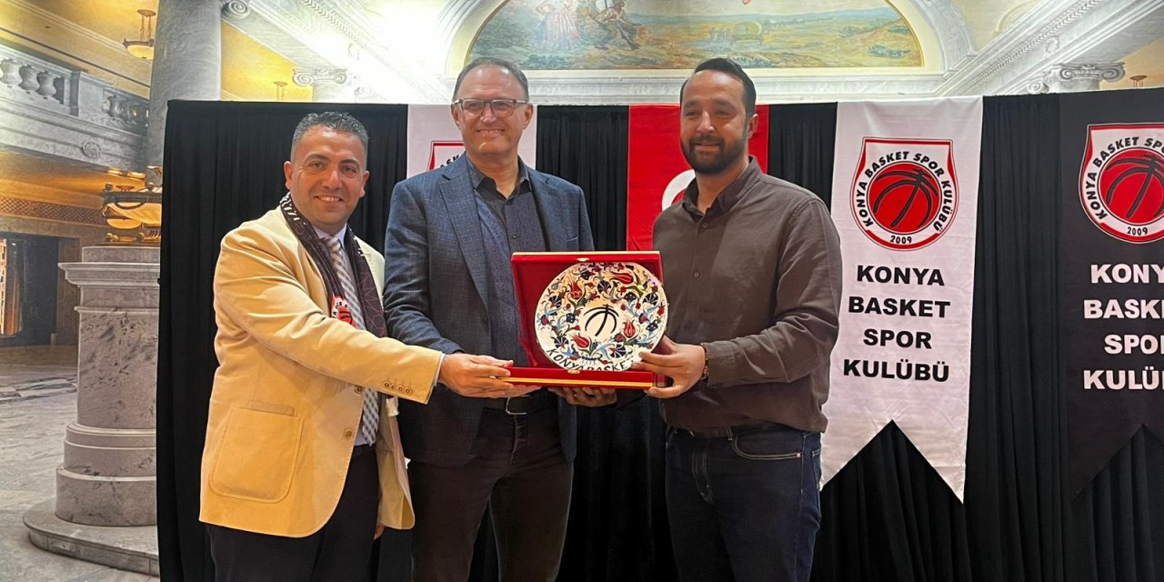Konya Basket’ten destekçilerine plaket