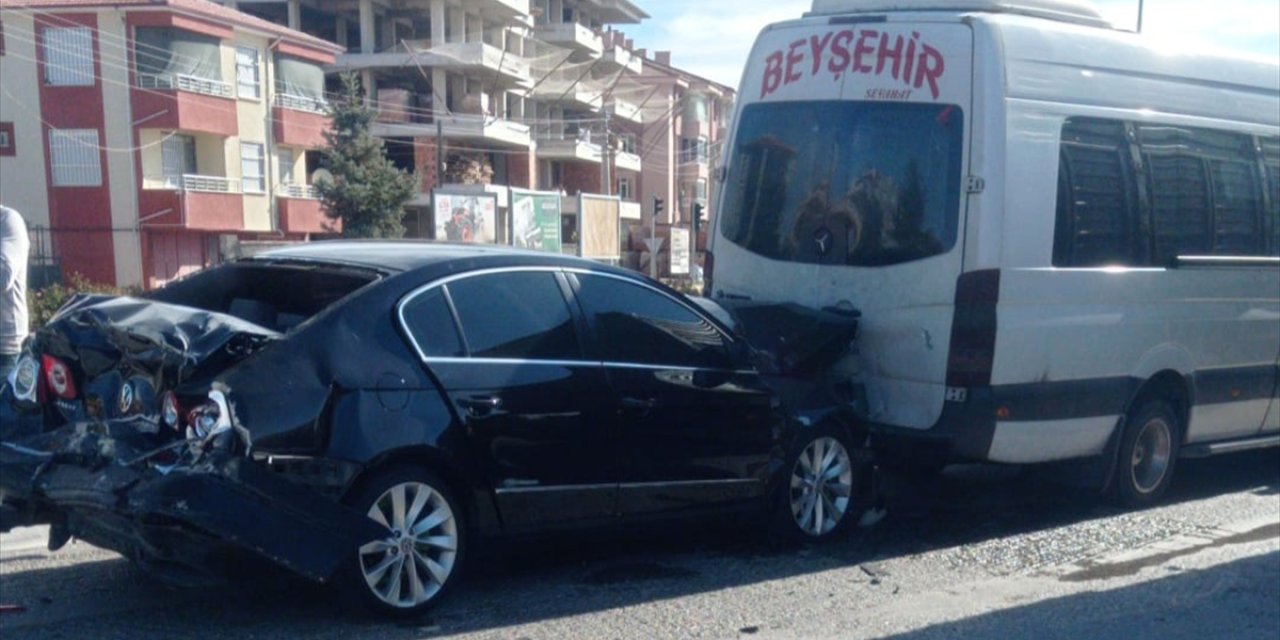 Konya'da zincirleme trafik kazasında 2 kişi yaralandı