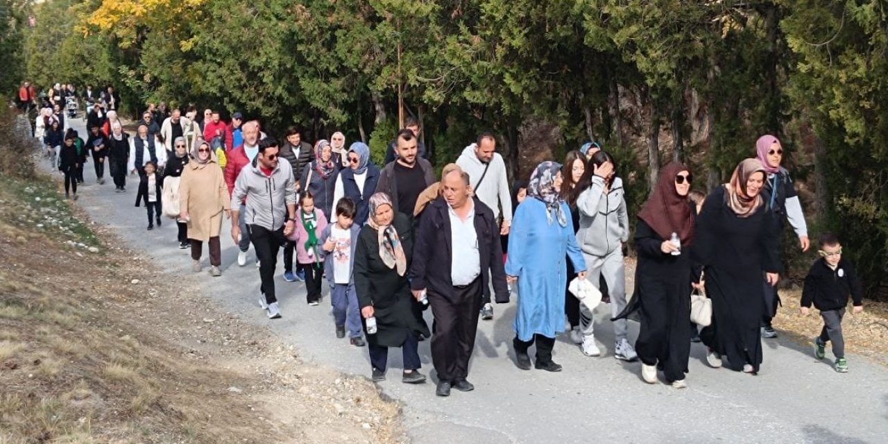 Envar ailesinden geleneksel yürüyüş