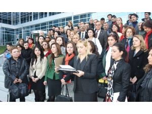 Tarsus'ta Avukatlar Kadına Şiddeti Protesto Etti