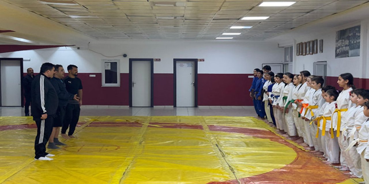 Kaymakam Kıyıcı sporcularla bir araya geldi