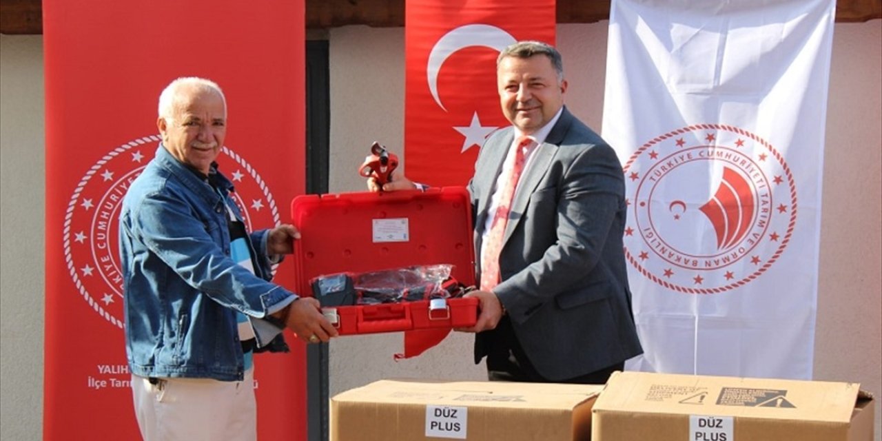 Yalıhüyük'te üreticilere hibe ekipman