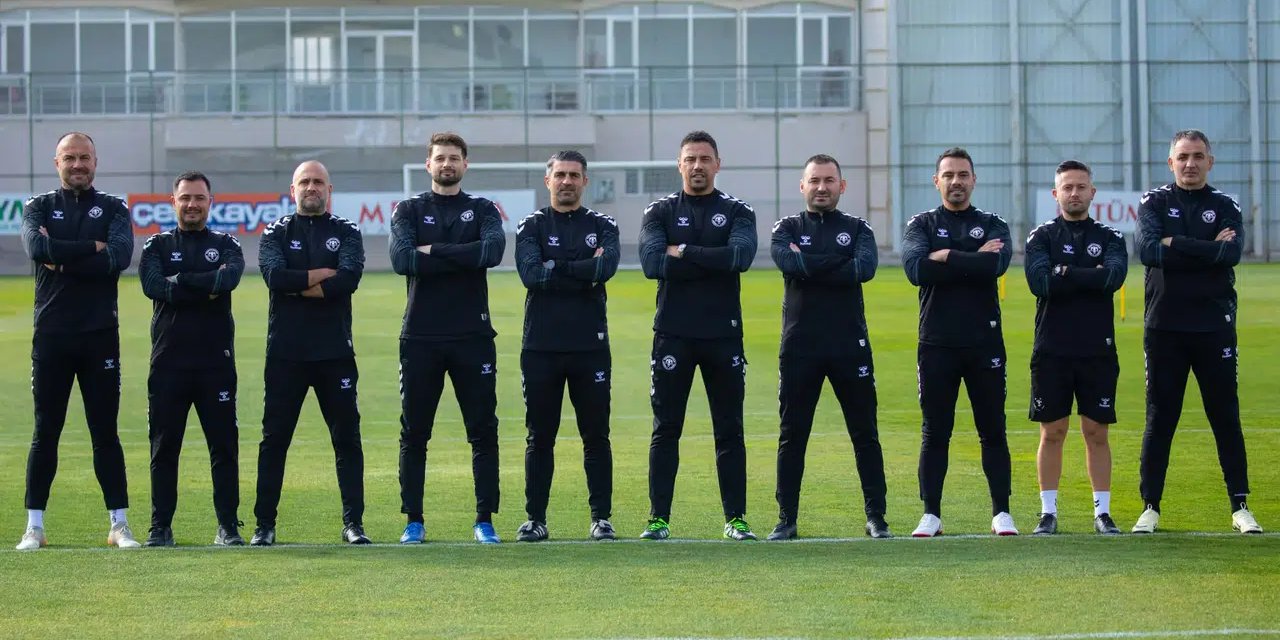 Konyaspor'un yeni teknik ekibi tanıtıldı