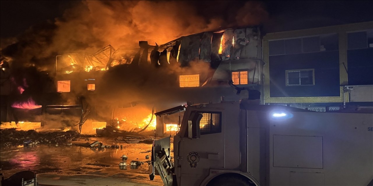 Adana'da hırdavat dükkanında çıkan yangın kontrol altına alındı